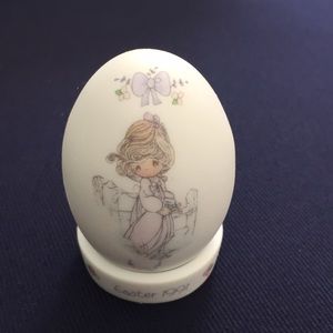 Precious Moments Egg 1991 Easter girl with fence